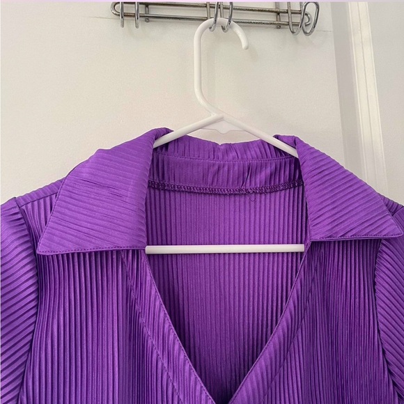 🔥3/$15 Purple button-up crop top - Picture 4 of 7